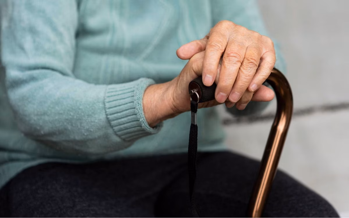 Mulher de 91 anos sofreu assédio por parte de seu irmão, que tem 80 anos