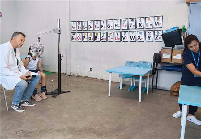 Você é um corretor ortográfico de legendas jornalísticas.