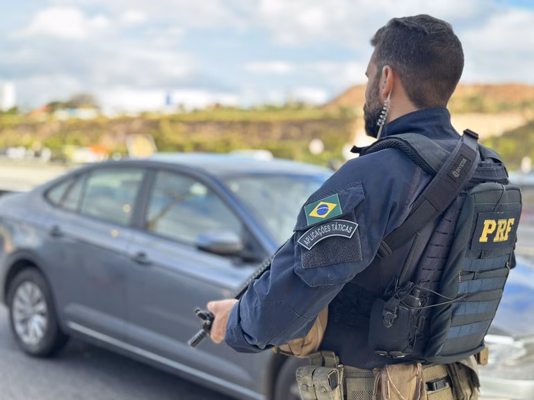 O suspeito foi apprehendido na BR-381, em Pouso Alegre (MG), após uma intensa troca de informações entre as polícias envolvidas