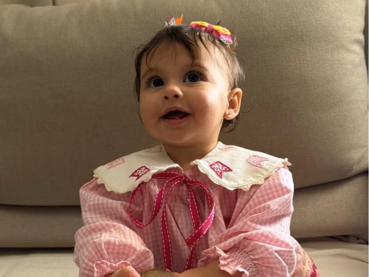 A modelo Amanda Kimberlly compartilhou nas redes sociais nesta terça-feira (11/11) o incidente que ocasionou ferimentos na filha Helena, de apenas 1 ano