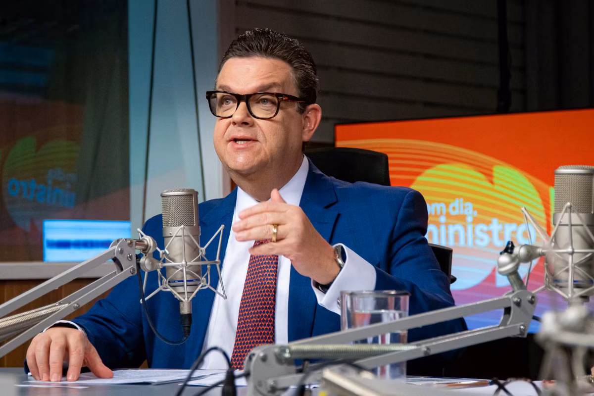 O governo federal calcula que aproximadamente 9 milhões de brasileiros tiveram descontos nas mensalidades de associações realizados diretamente em seus benefícios