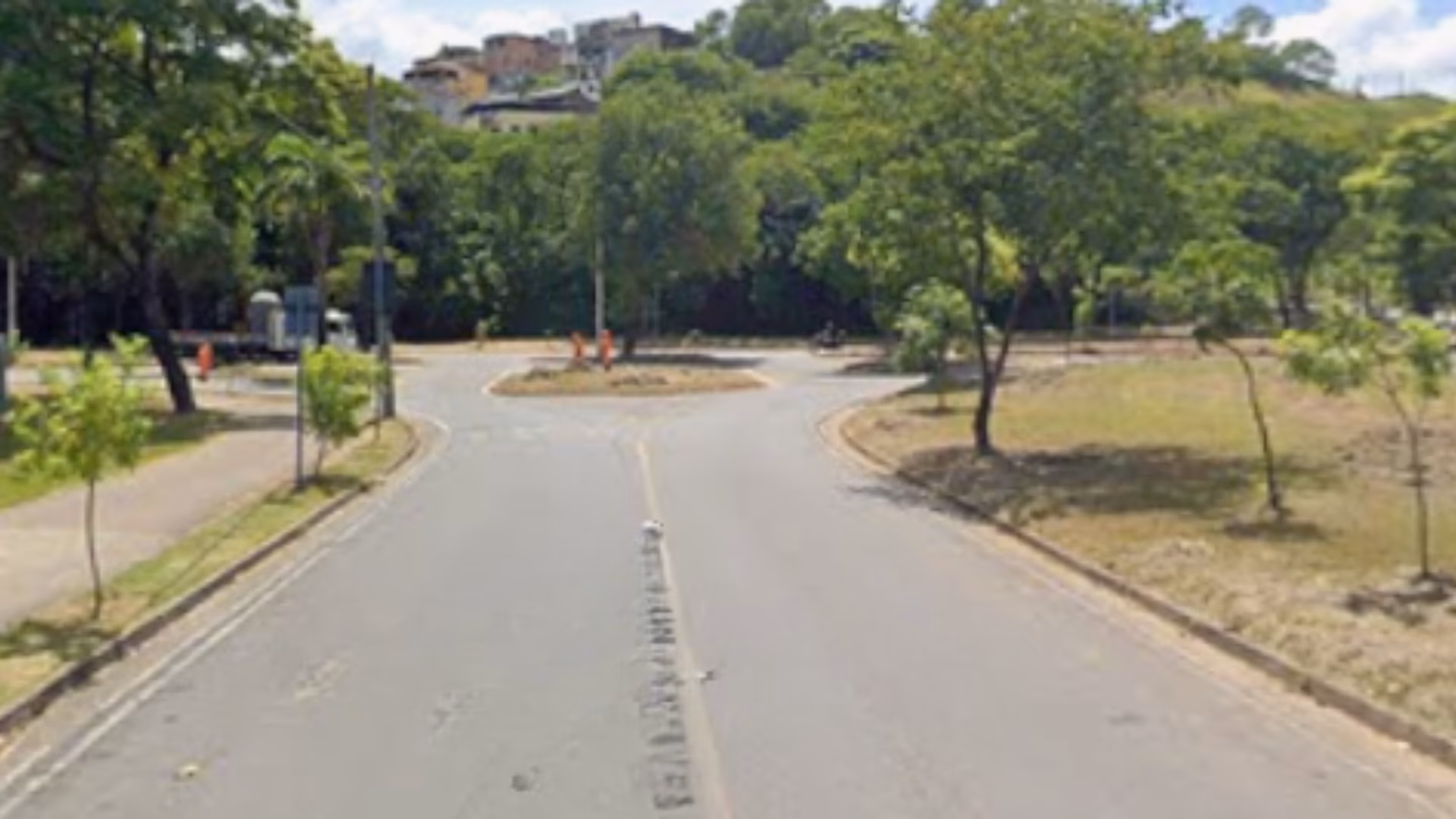 A desavença escalou rapidamente para uma briga com faca, resultando em um ferido entre os participantes.