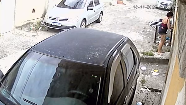 Ester da Silva Simões enfrentou dificuldade para abrir a porta de casa quando o incêndio teve início