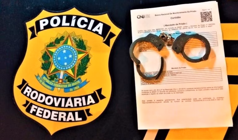 Ele foi levado para a Central de Flagrantes da Polícia Civil em Rio Casca, onde foram tomadas as medidas legais necessárias