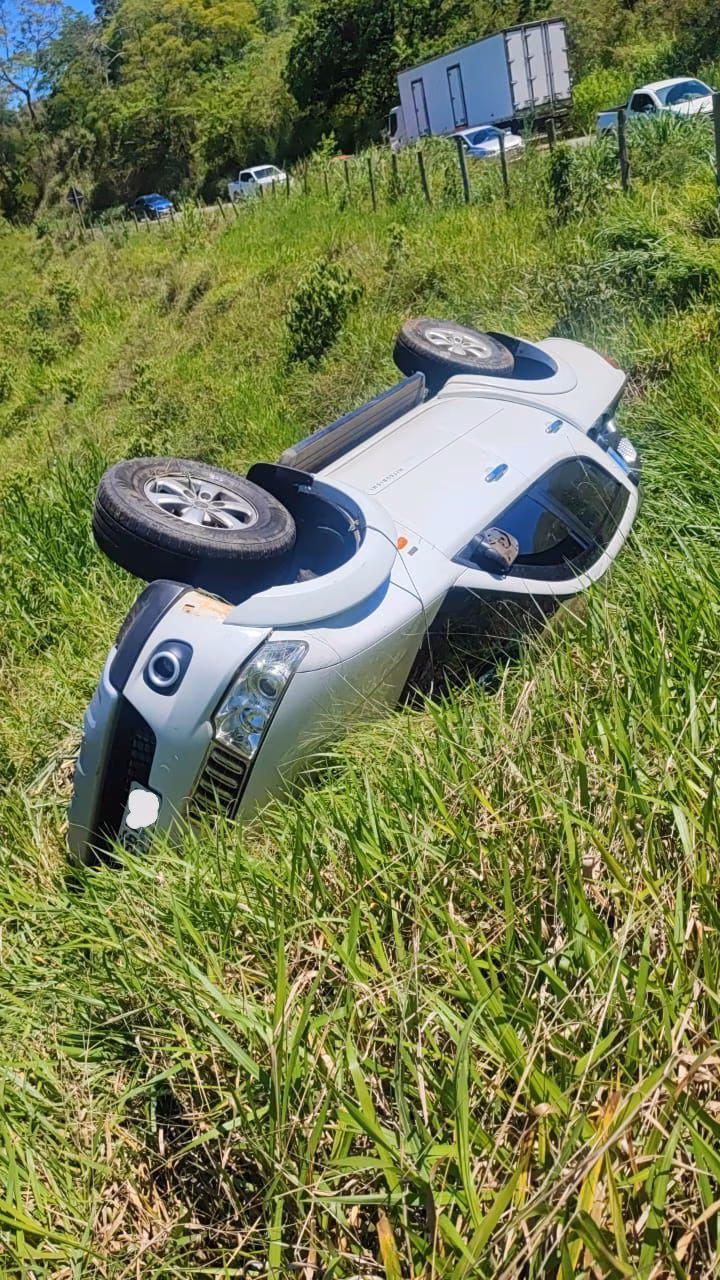 Os dois veículos foram liberados no local por estarem regularizados, e os motoristas possuíam habilitação