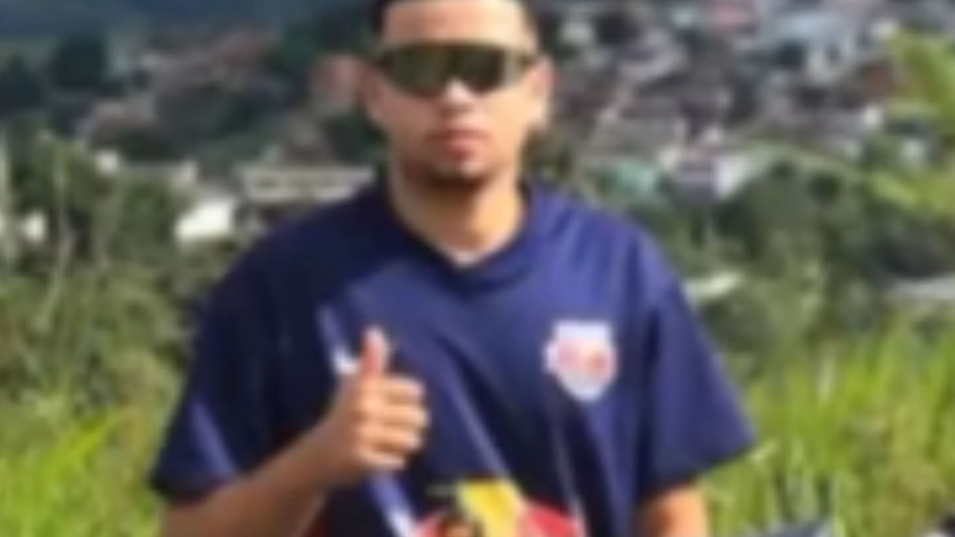 Depois do homicídio, equipes da Polícia Militar e da Polícia Civil estiveram no local para realizar os primeiros levantamentos