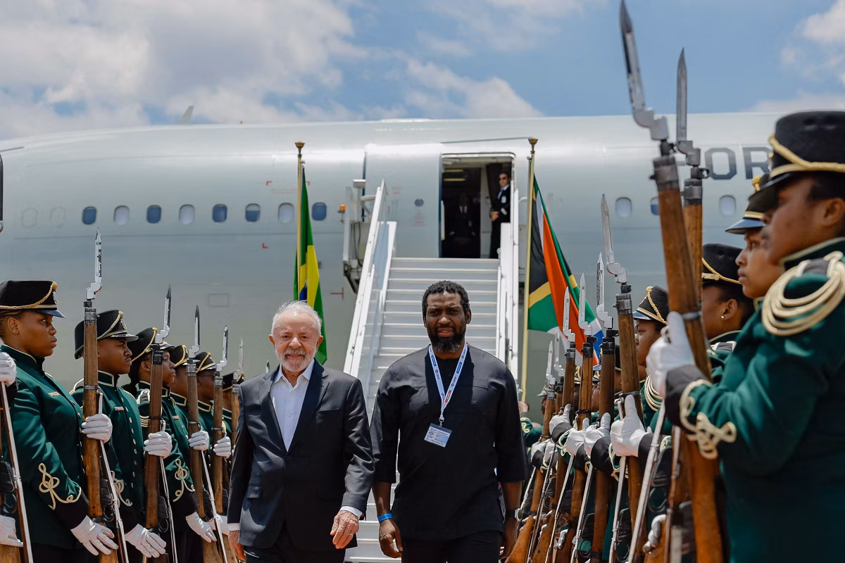 Lula desembarca na África do Sul para a Cúpula do G20, que terá os minerais críticos como foco das discussões