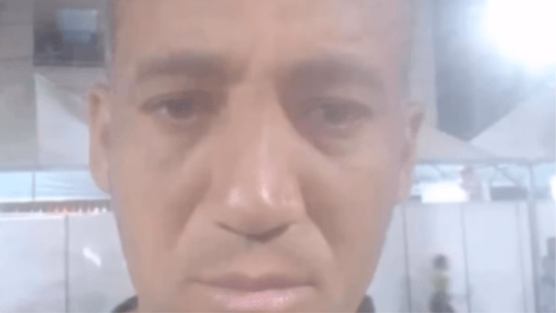 Depois do crime, os suspeitos fugiram e levaram a moto da vítima