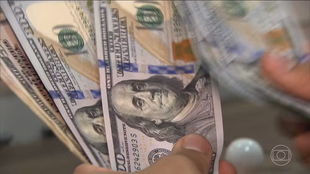 Alta do dólar reflete queda na confiança na economia brasileira por causa dos gastos e do endividamento do governo
