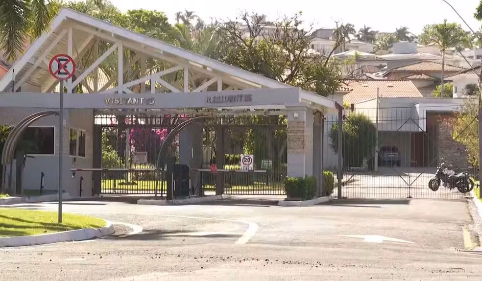 A Polícia Civil espera o laudo da perícia para ter acesso aos dados dos celulares dos suspeitos e verificar se outras pessoas estiveram no condomínio com eles