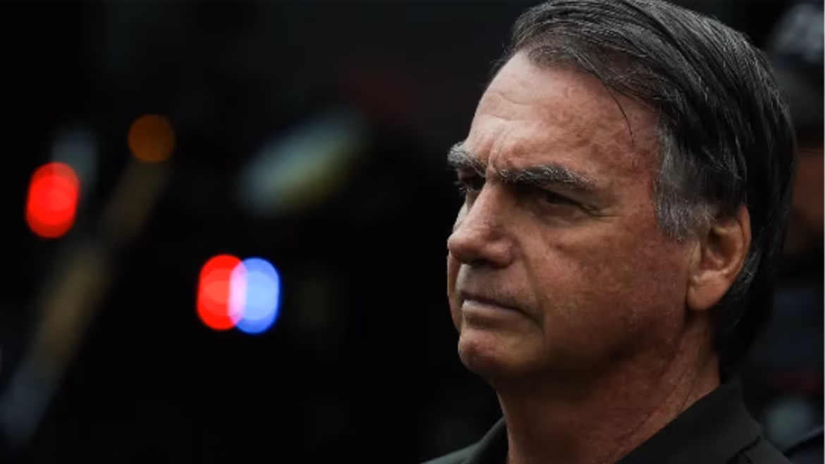 O ex-presidente Jair Bolsonaro foi detido em prisão preventiva no último sábado (22)