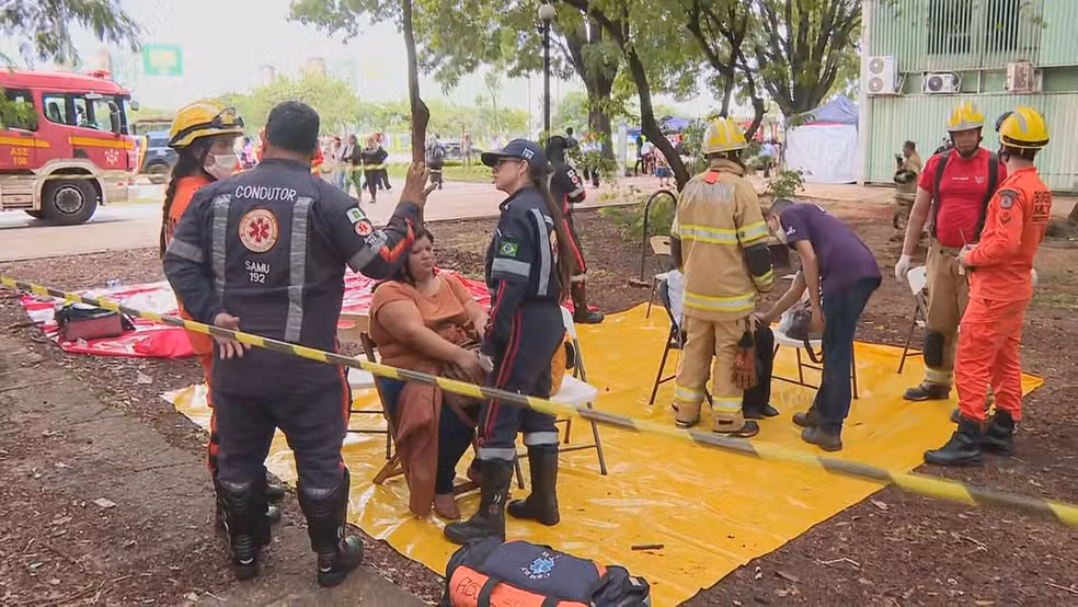 Bombeiros são acionados para combater incêndio no Ministério da Igualdade Racial, em Brasília