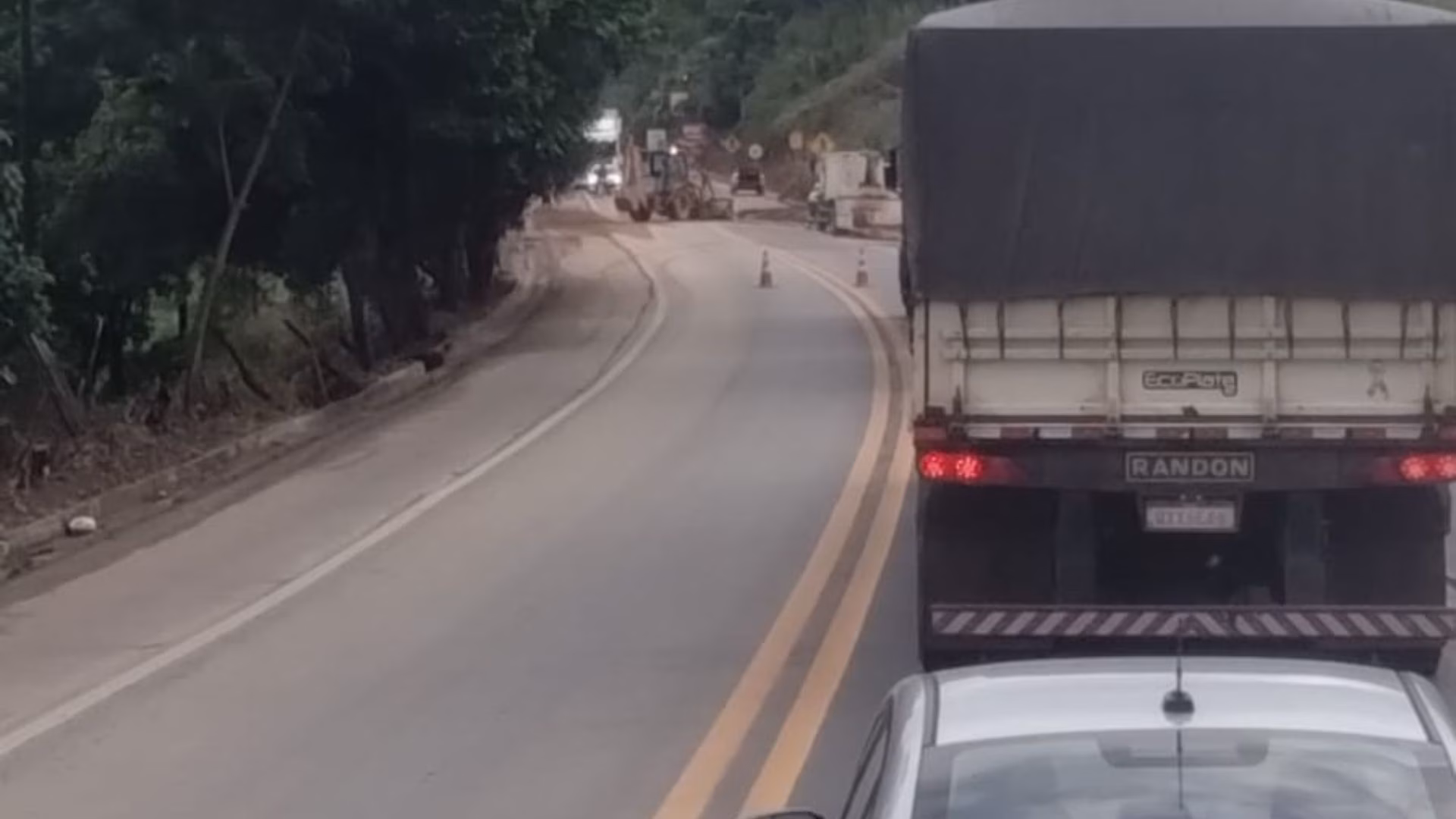 Trecho está liberado, mas segue com congestionamento parcial por causa do intenso fluxo de veículos após a intervenção