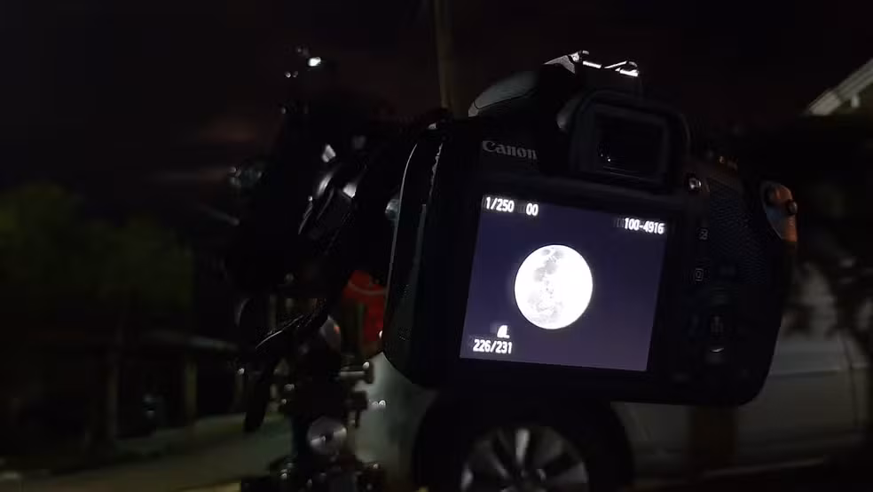 Fenômeno será visível entre esta sexta-feira (28) e sábado (29), período em que a Lua estará ainda mais próxima de Saturno