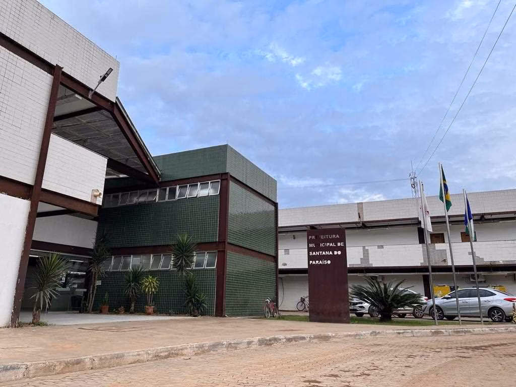 Os candidatos devem ficar atentos aos pré-requisitos definidos para cada cargo, assim como às fases do processo seletivo, que envolvem análise de currículo e comprovação das exigências previstas