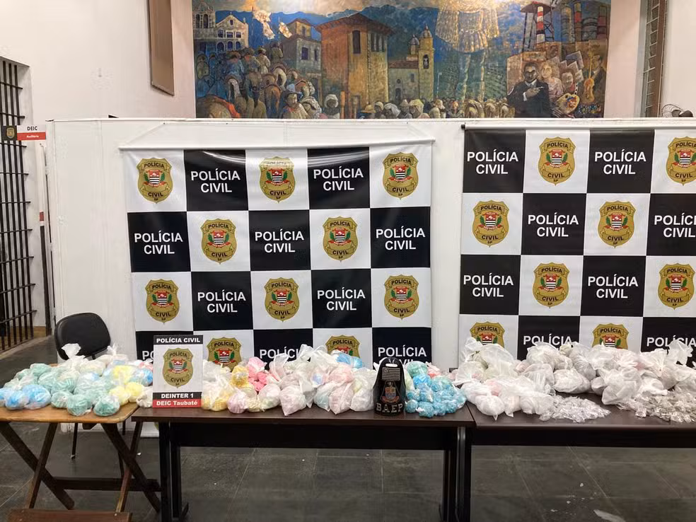 Polícia apreende cerca de 17 quilos de drogas, incluindo cocaína, maconha, crack e haxixe