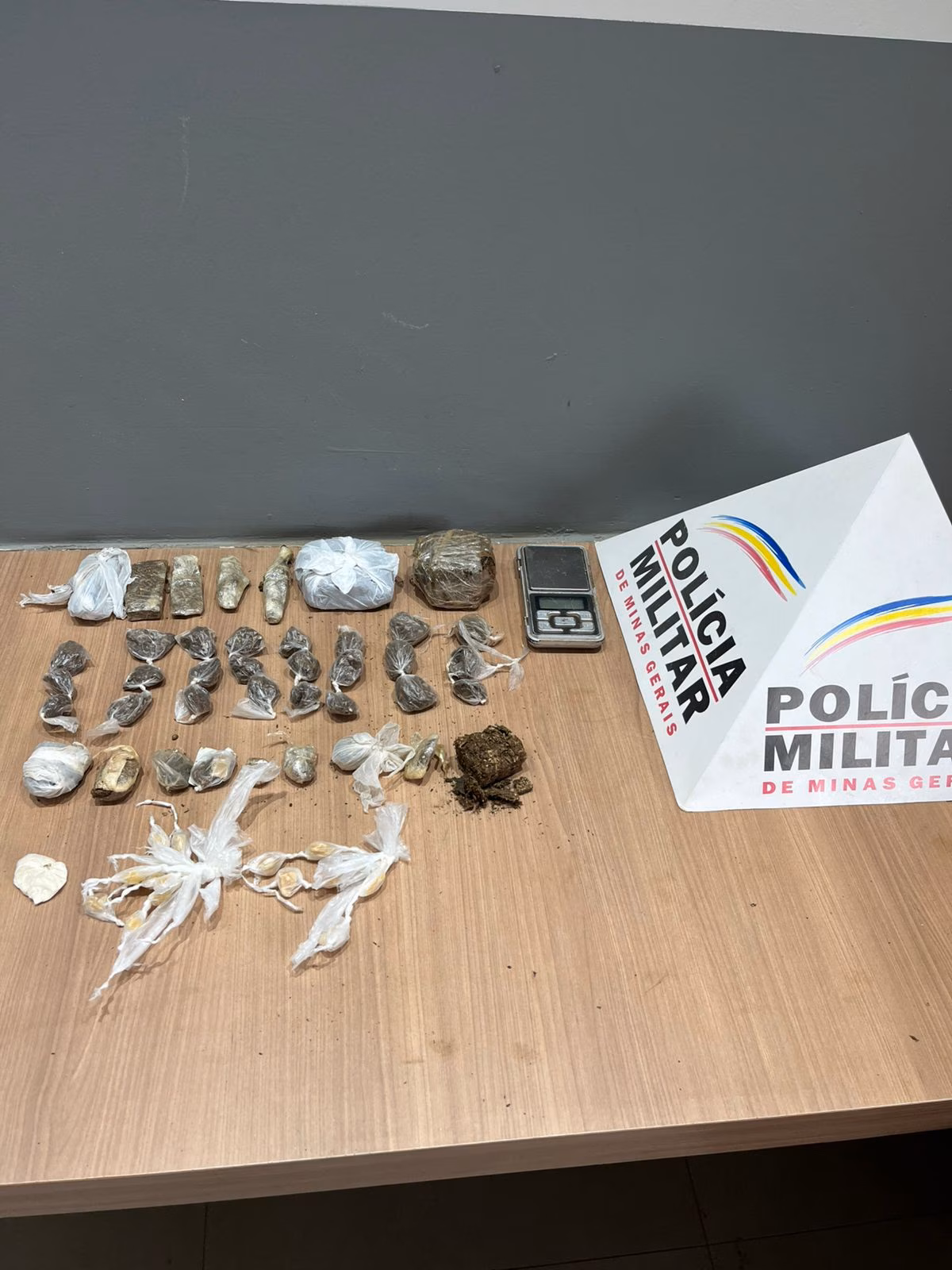 Objetos apreendidos durante a operação