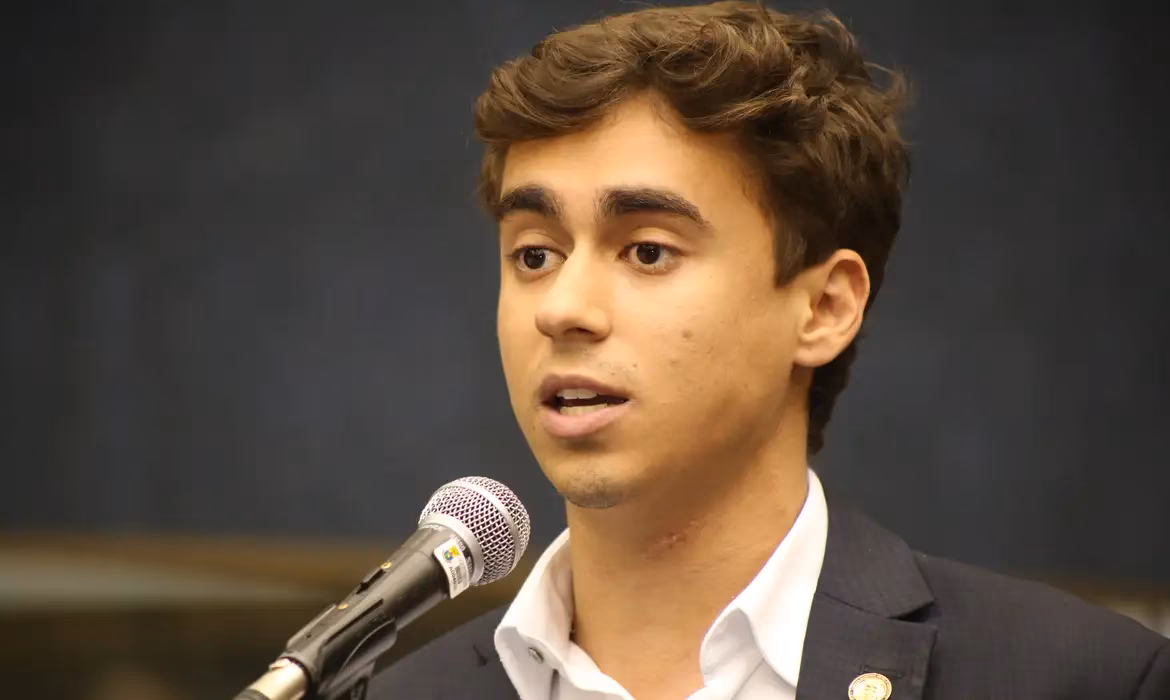 Deputado falou à imprensa antes de ser agraciado com o título de cidadão honorário de Contagem