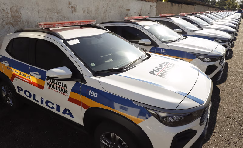 Após o crime, o suspeito fugiu. A polícia realiza buscas para localizar e prender o autor