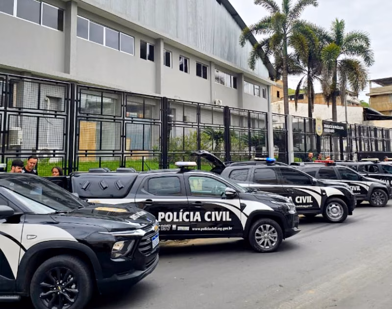 Entre as ações apontadas estão a imposição de toques de recolher e até a proibição de que moradores chamem a Polícia para atender ocorrências