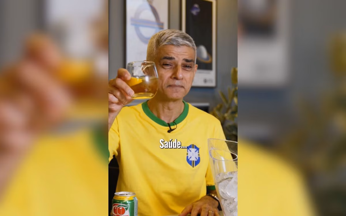 Sadiq Khan, prefeito de Londres, apareceu em novo vídeo tomando guaraná