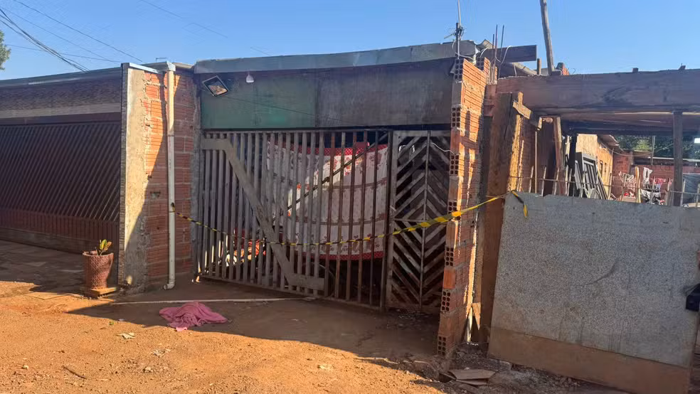 Crime aconteceu na madrugada desta segunda-feira (1º) dentro da residência