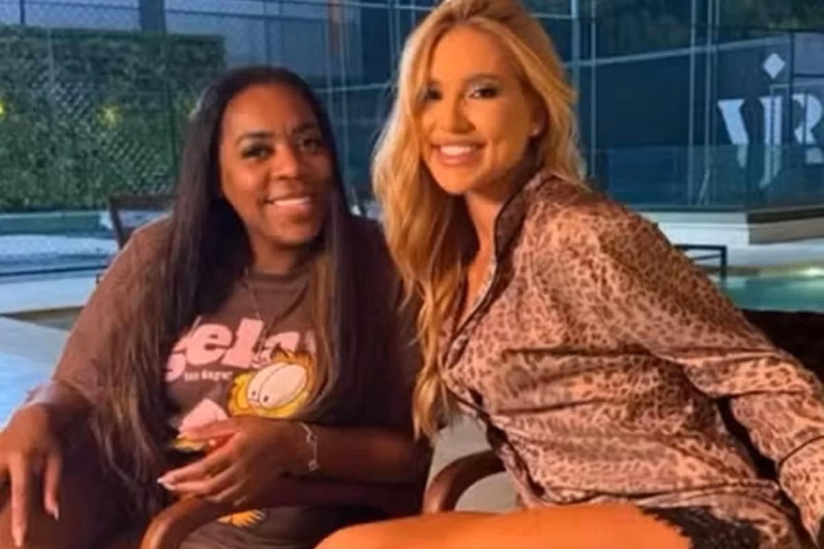 A influencer exibiu o resultado das aulas com Carlinhos Salgueiro na Cidade do Samba e recebeu o carinho de Fernanda Cristina, mãe de Vini