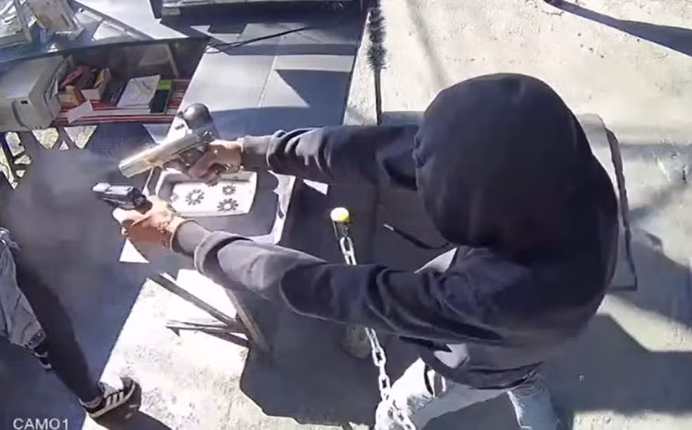 A vítima recebeu atendimento do helicóptero Águia da PM e foi encaminhada ao Hospital das Clínicas