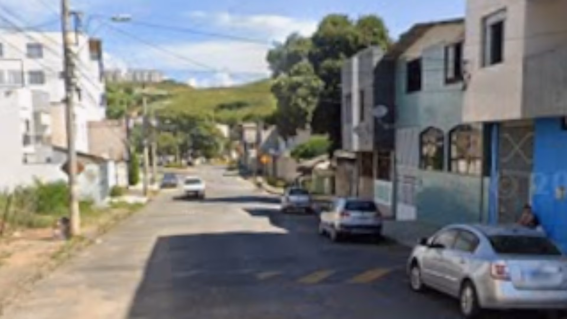 Enquanto se deslocavam, os policiais identificaram um indivíduo com características semelhantes às repassadas pelo COPOM