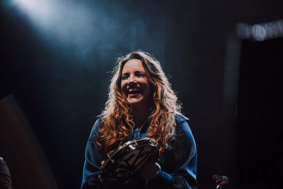 Os ingressos custam entre R$ 90 e R$ 3 mil e estão à venda no site oficial do evento