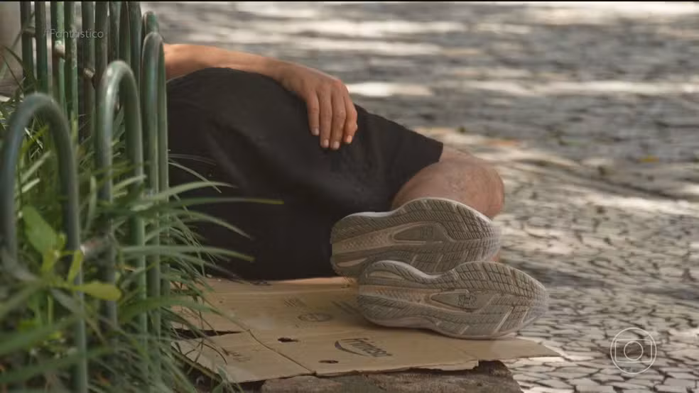 Registros em vídeo e relatos apontam medidas controversas para retirar pessoas em situação de rua das cidades