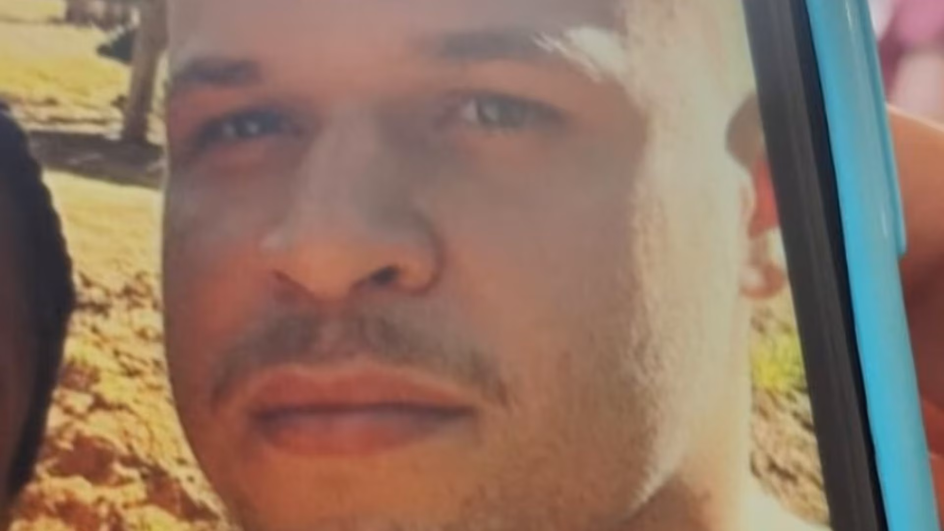 Depois, ele voltou, disparou novamente contra a vítima e fugiu com o motorista da moto