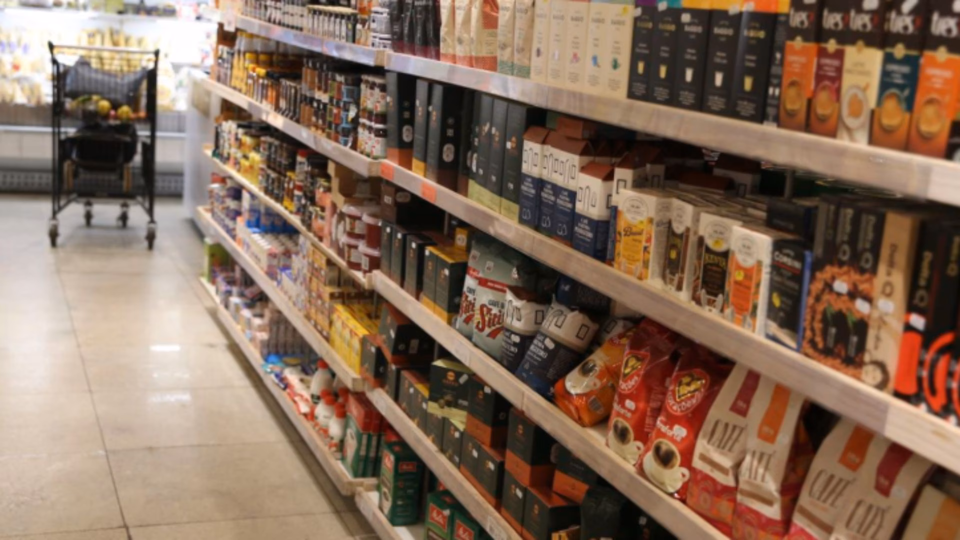 Nas buscas, foram encontrados e apreendidos celulares, equipamentos eletrônicos, documentos e outros materiais relevantes para a investigação, além de veículos de luxo usados pelo grupo na lavagem de dinheiro. O CIRA também conseguiu bloquear bens dos investigados no valor de R$ 476 mil