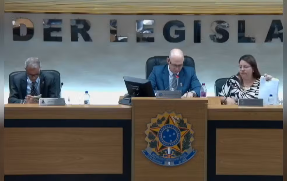 Projeto aprovou aumento dos salários dos vereadores de R$ 6,6 mil para R$ 11,8 mil e do presidente da Câmara de R$ 7,6 mil para R$ 13,6 mil