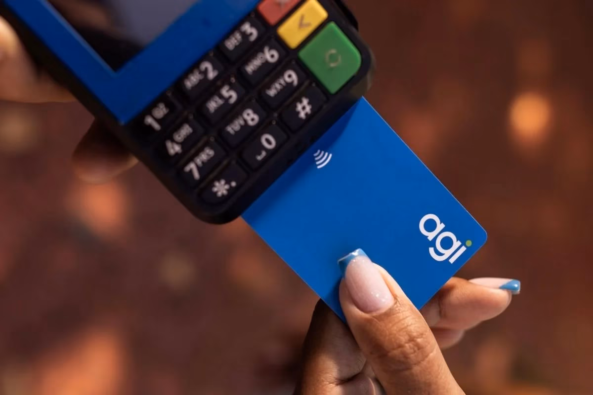 Agibank saltou de 20 mil para 400 mil empréstimos em quatro meses; depois que uma auditoria apontou contratos em nome de pessoas já falecidas, o INSS suspendeu os consignados