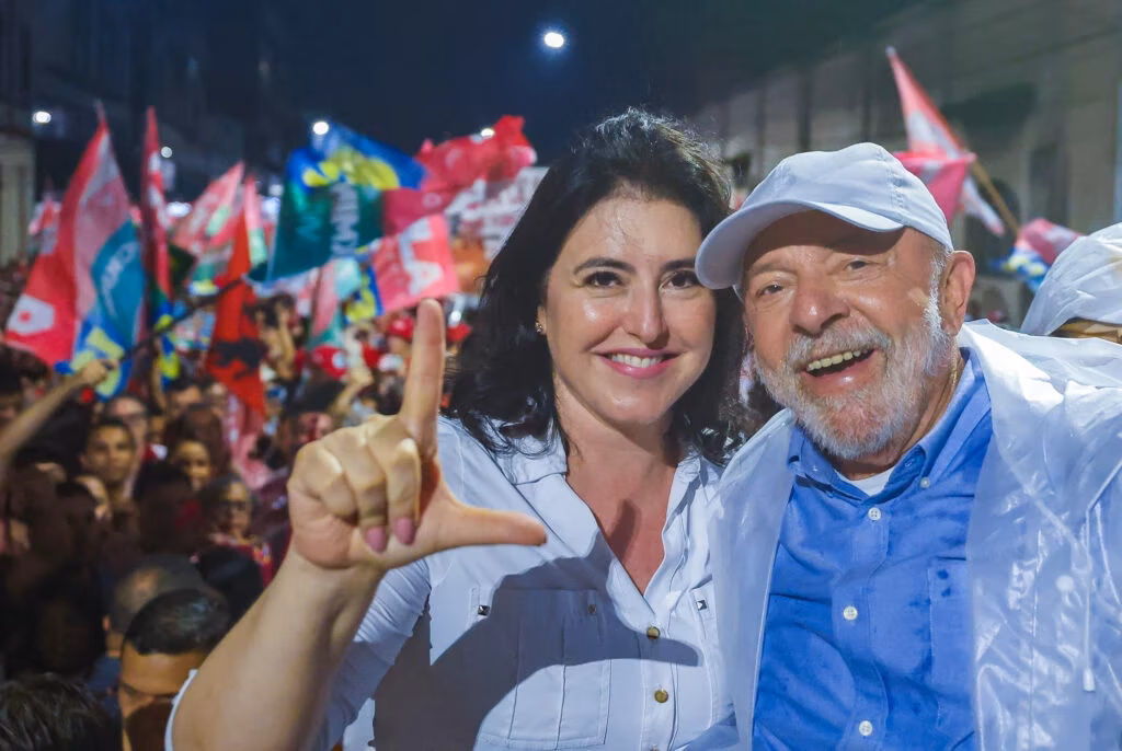 Simone Tebet ao lado de Lula