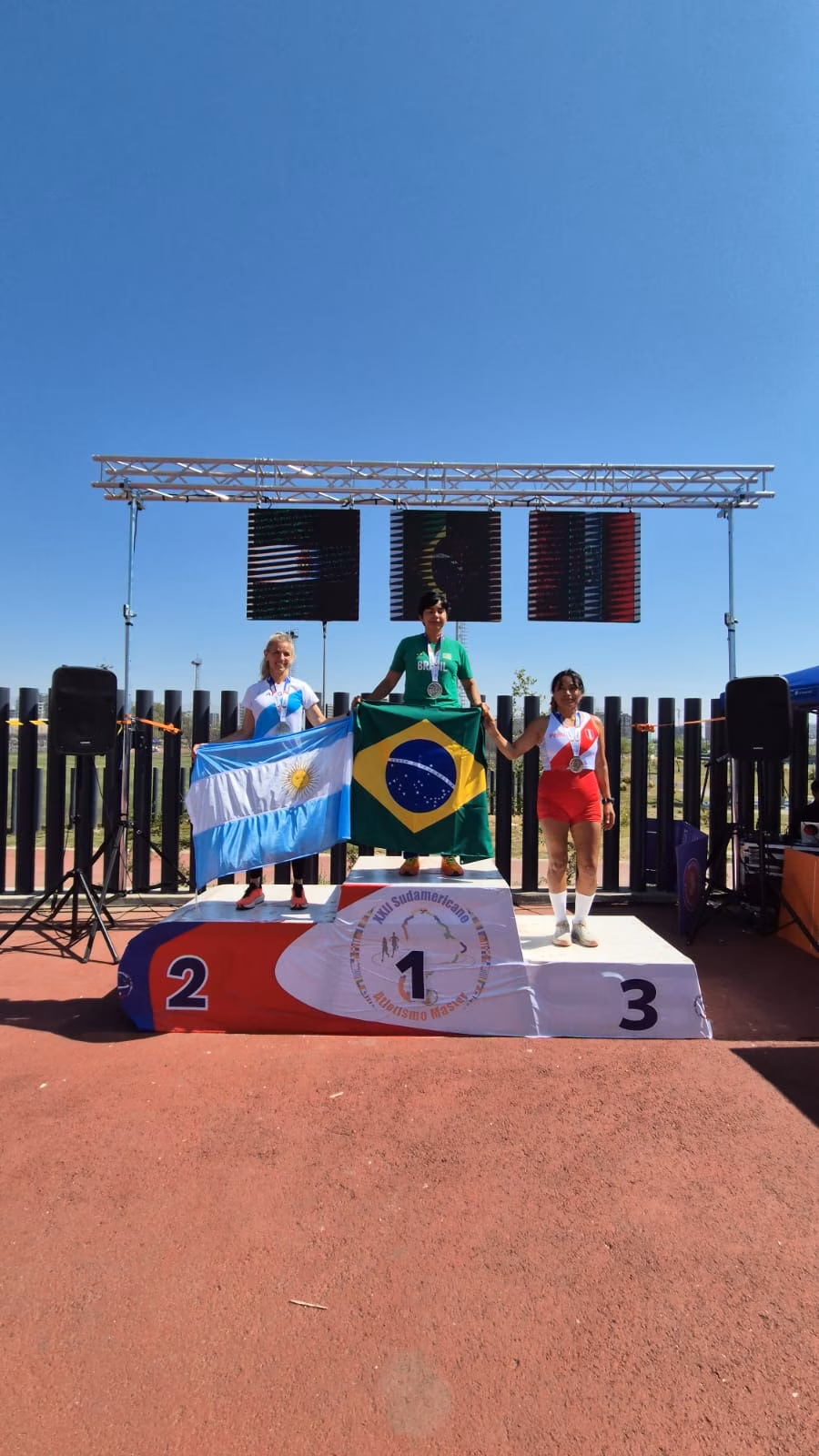 SUGESTÃO DE PAUTA: Atleta de Ipatinga conquista cinco medalhas no Sul-Americano de Atletismo
