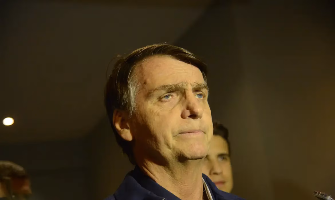 Bolsonaro busca garantir atendimento médico especializado permanente na unidade da PF