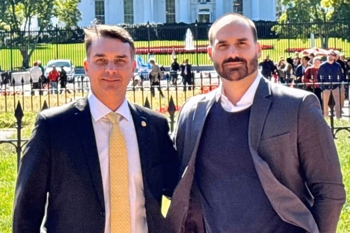 Flávio e Eduardo Bolsonaro