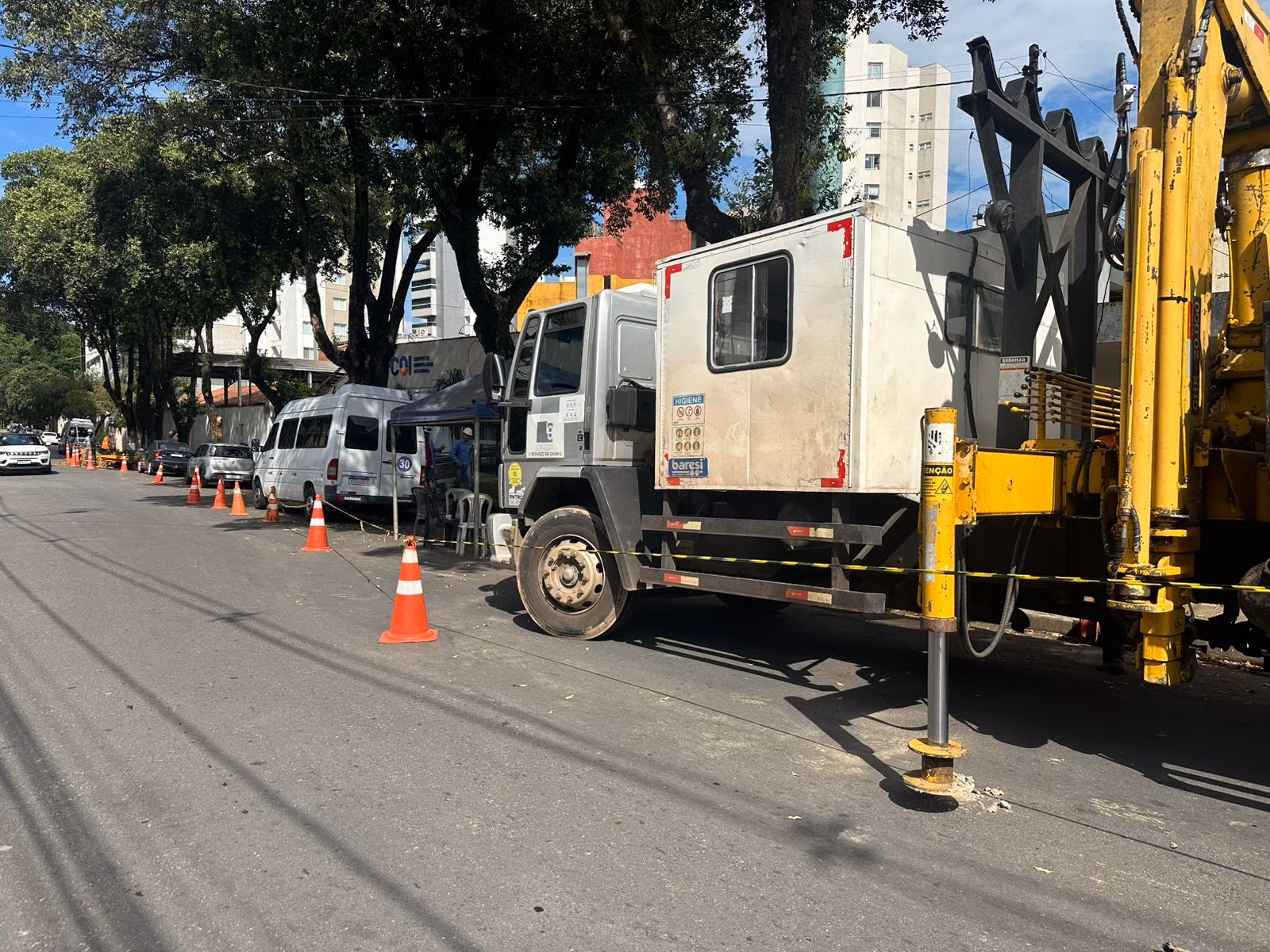Instalação de tubulações de gás natural no bairro Horto, em Ipatinga
