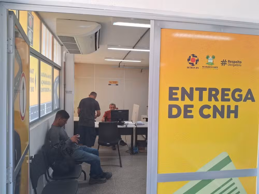 Ambiente de entrega da Carteira Nacional de Habilitação no Detran-RN