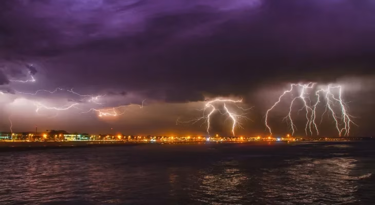 Sistema previsto entre 8 e 9 de dezembro gera alerta para alagamentos, queda de granizo e ventos fortes