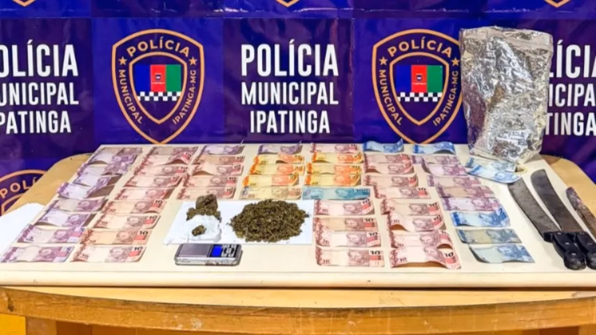 Durante o patrulhamento pela região, a equipe encontrou o homem de 24 anos exatamente nas condições relatadas