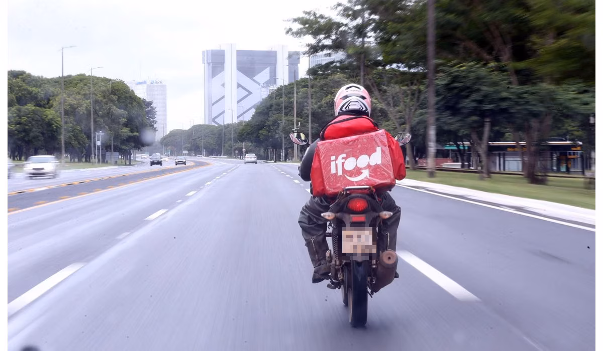 iFood e outros aplicativos de entrega se mobilizam para enfrentar o chinês Keeta, recém-chegado ao mercado brasileiro