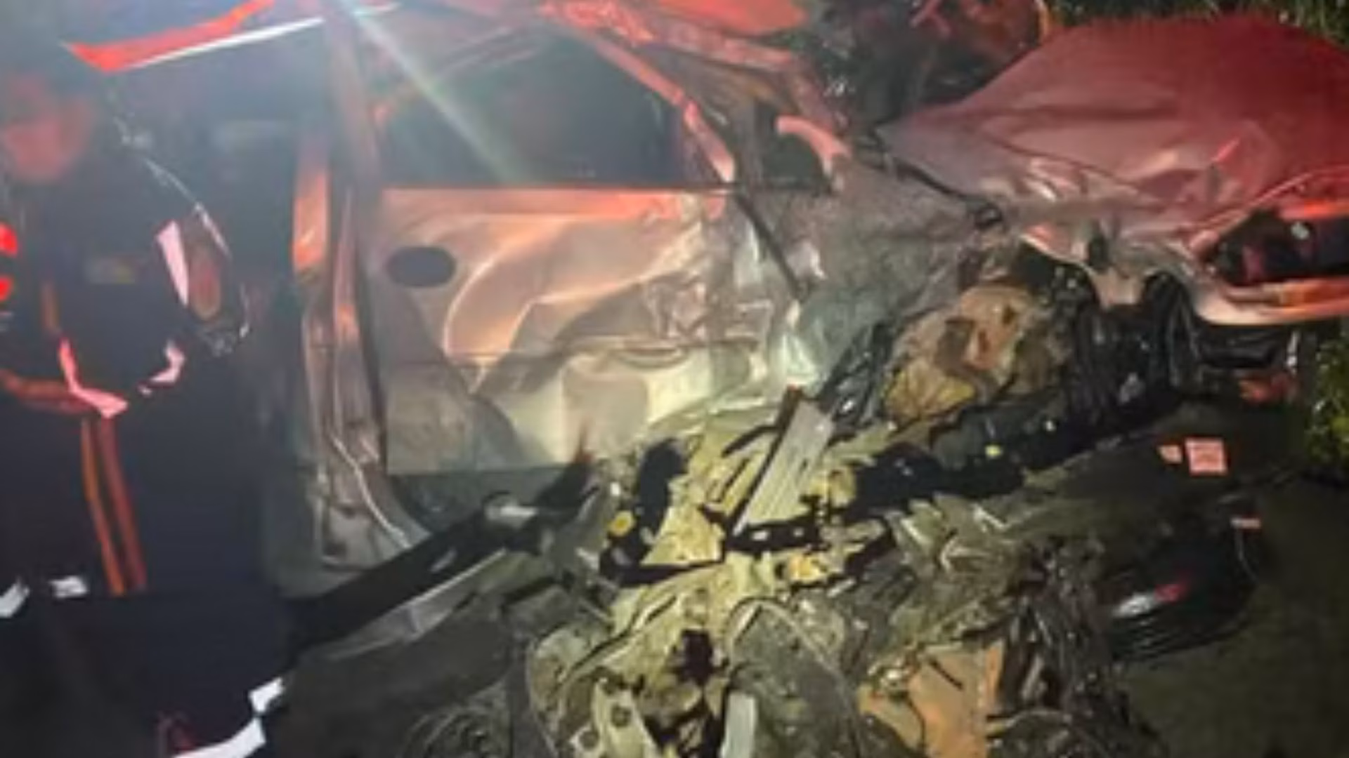 Depois da limpeza da pista e da retirada dos destroços, o tráfego foi totalmente liberado por volta das 2h, após a rodovia permanecer parcialmente interditada durante o atendimento e os trabalhos de remoção