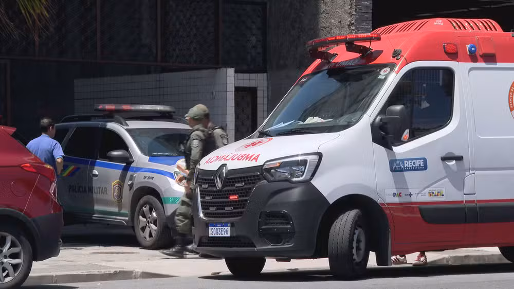 Homem é detido após agredir a esposa com um bastão em prédio na Rua da Aurora, no Centro do Recife