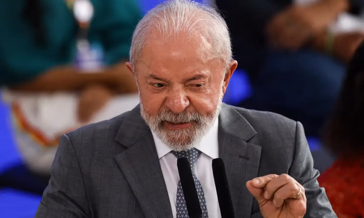 Lula visitou em março de 2025 a fábrica do grupo Stellantis em Betim