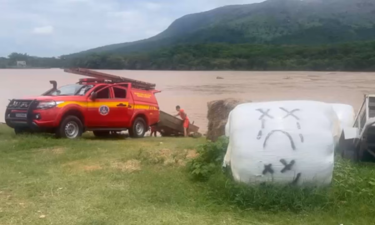 Após o salvamento, os policiais refizeram o trajeto feito pelo adolescente e localizaram quatro pedras de crack e R$ 464 em dinheiro, materiais que teriam sido dispensados por ele durante a fuga.