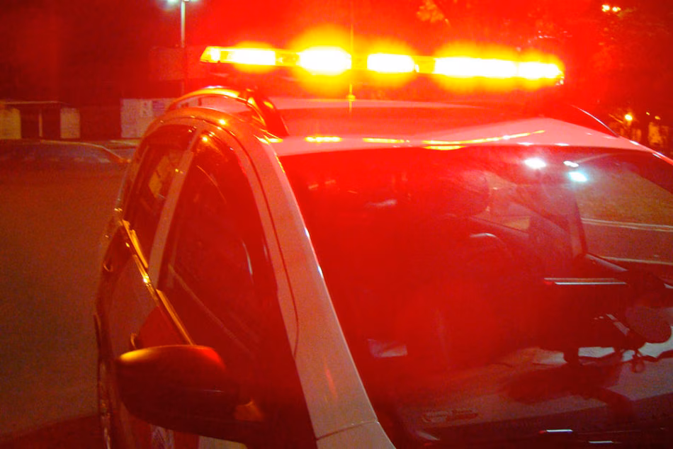 Equipes do destacamento da Polícia Militar de Bela Vista de Minas e Nova Era seguem em rastreamento na região para tentar localizar o veículo e identificar e prender os autores do crime.