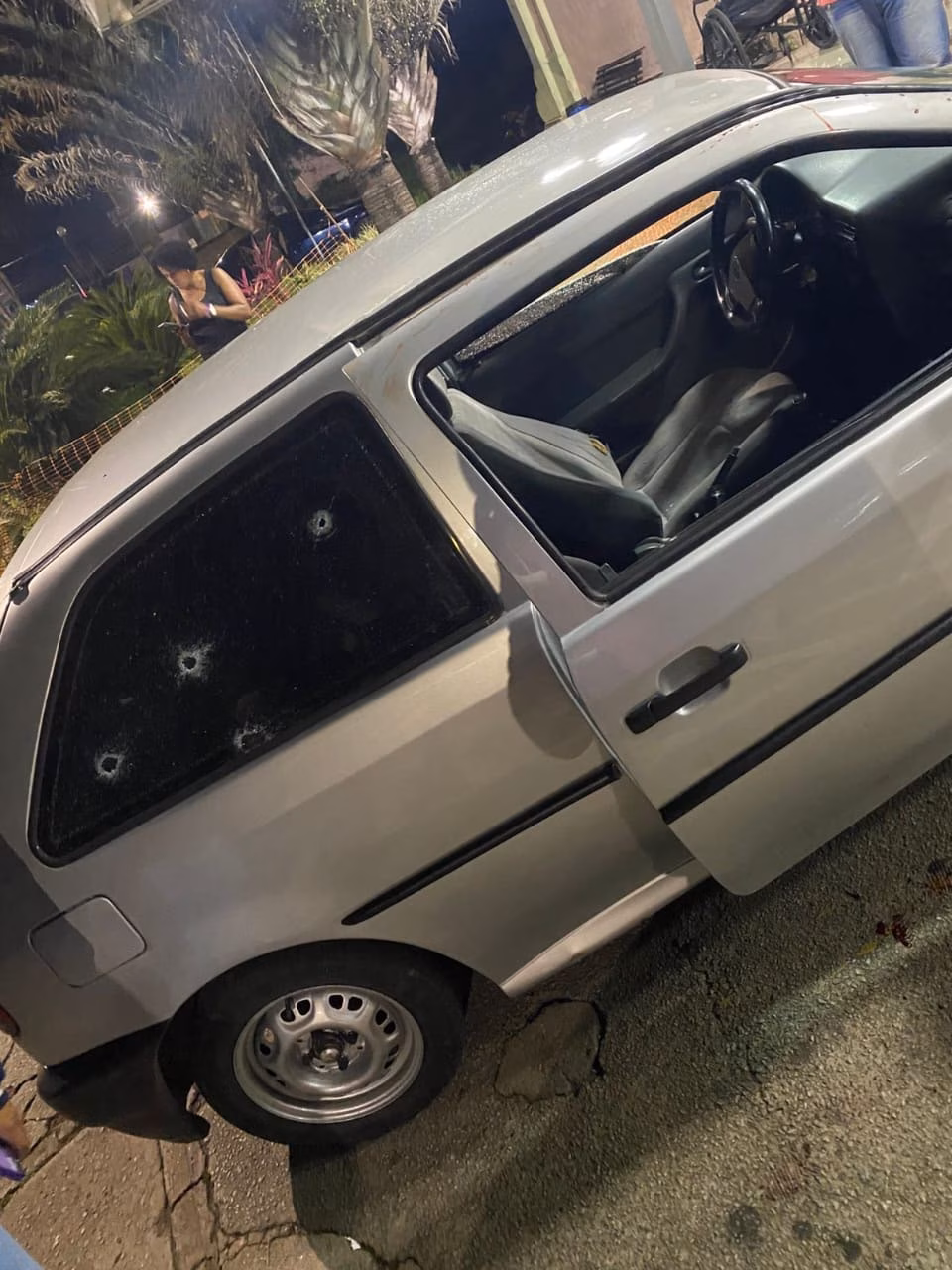 O outro sofreu ferimentos na orelha e no ombro esquerdos.